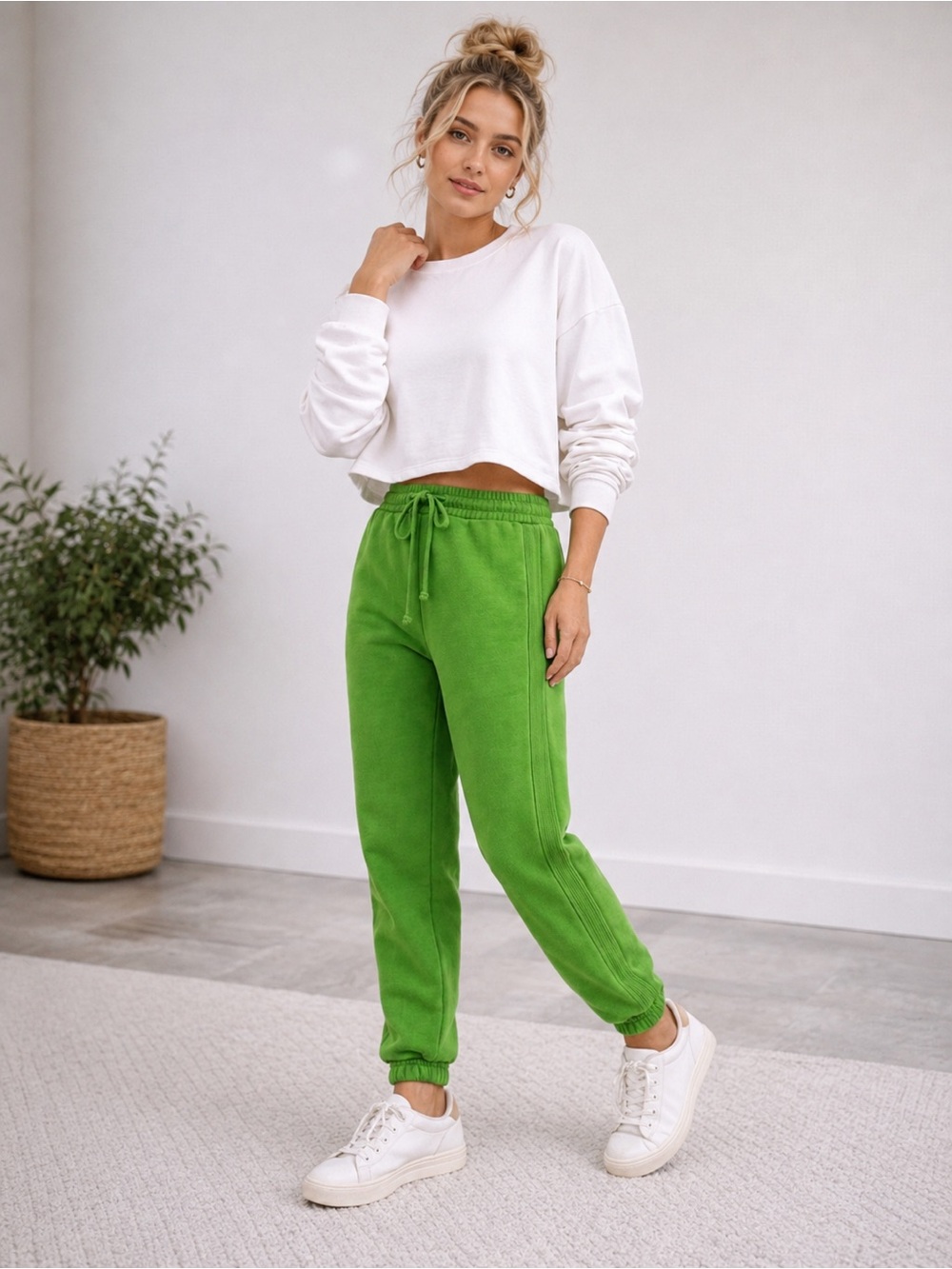 Aritzia TNA Cozy Fleece Sweatpants Women’s Medium Bright Green Jogger Athleisure